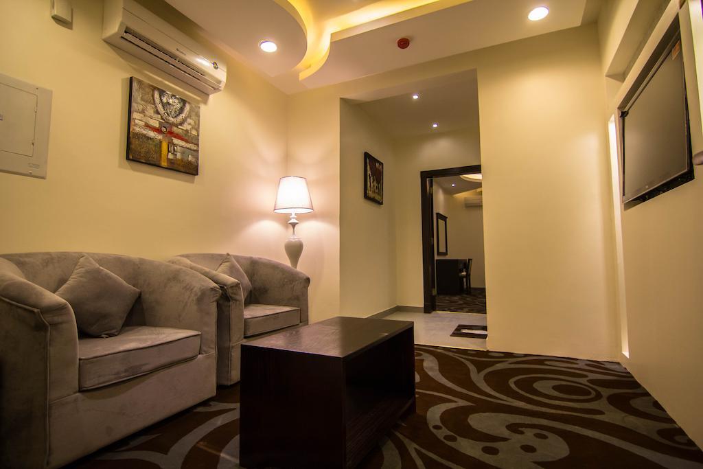 Rest Night Hotel Suites - Al Moroj Рияд Стая снимка