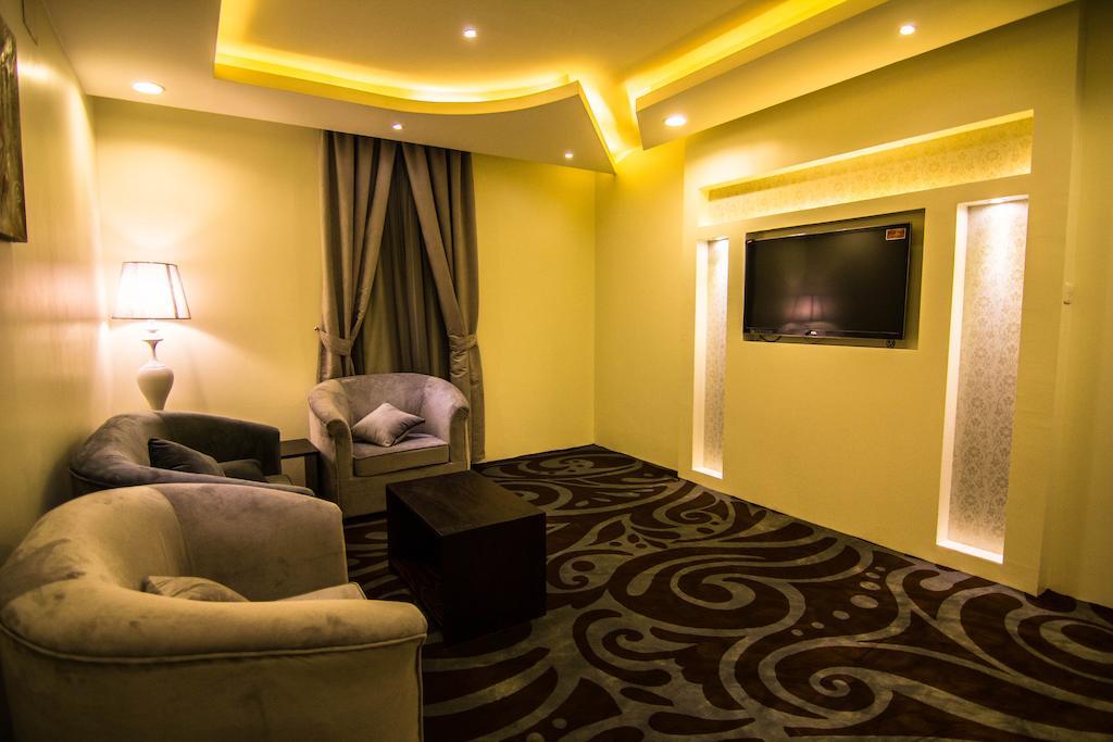 Rest Night Hotel Suites - Al Moroj Рияд Стая снимка